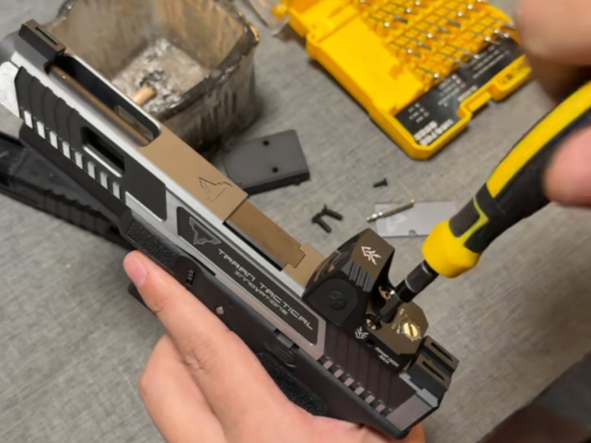 格洛克玩具模型到手后红点安装教程