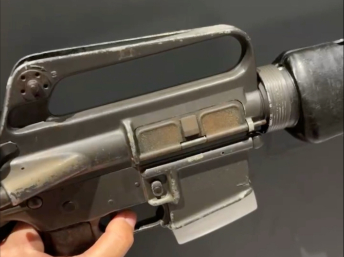 把三个时代的枪都摸了