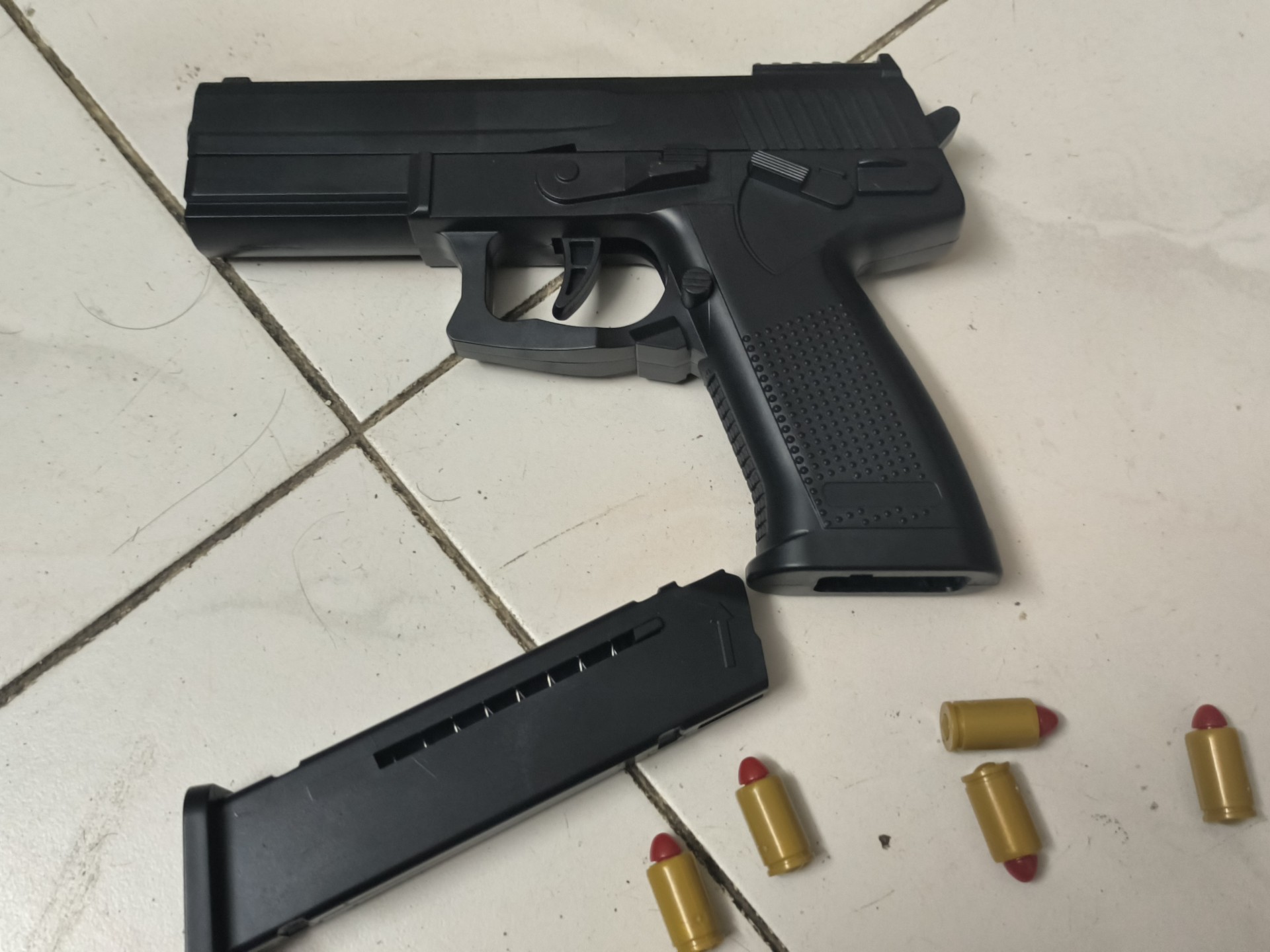 低价反吹玩具，13块钱的USP。功能齐全！！！