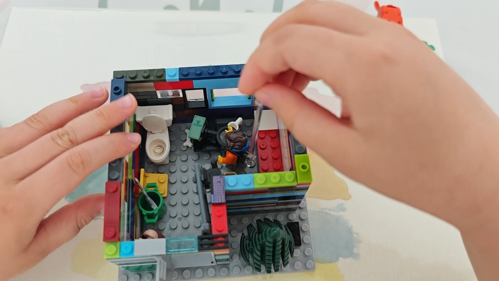 乐高人仔的原始小屋