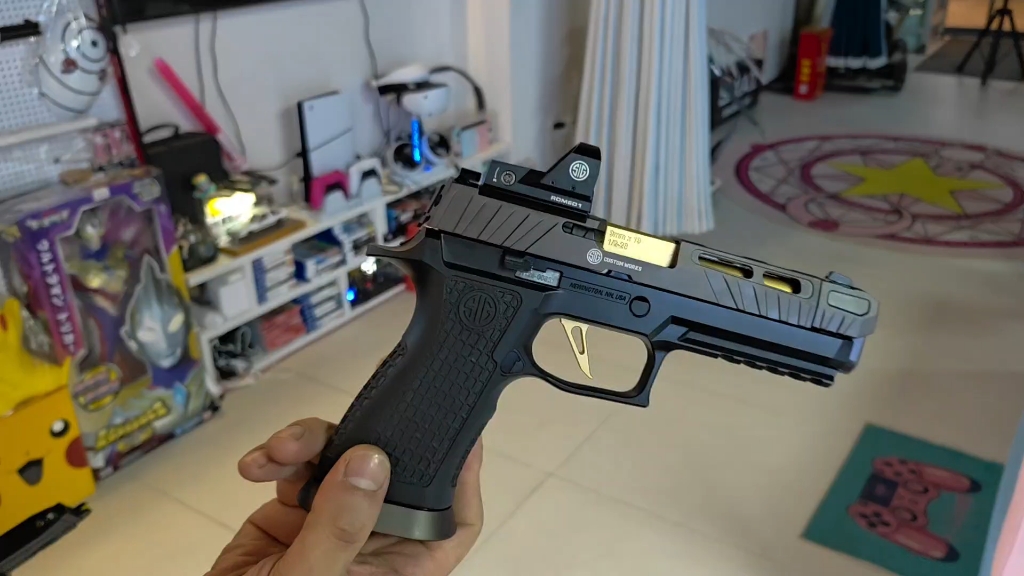 西格绍尔P320 Specter Comp这次装了西格绍尔的罗密欧R1红点