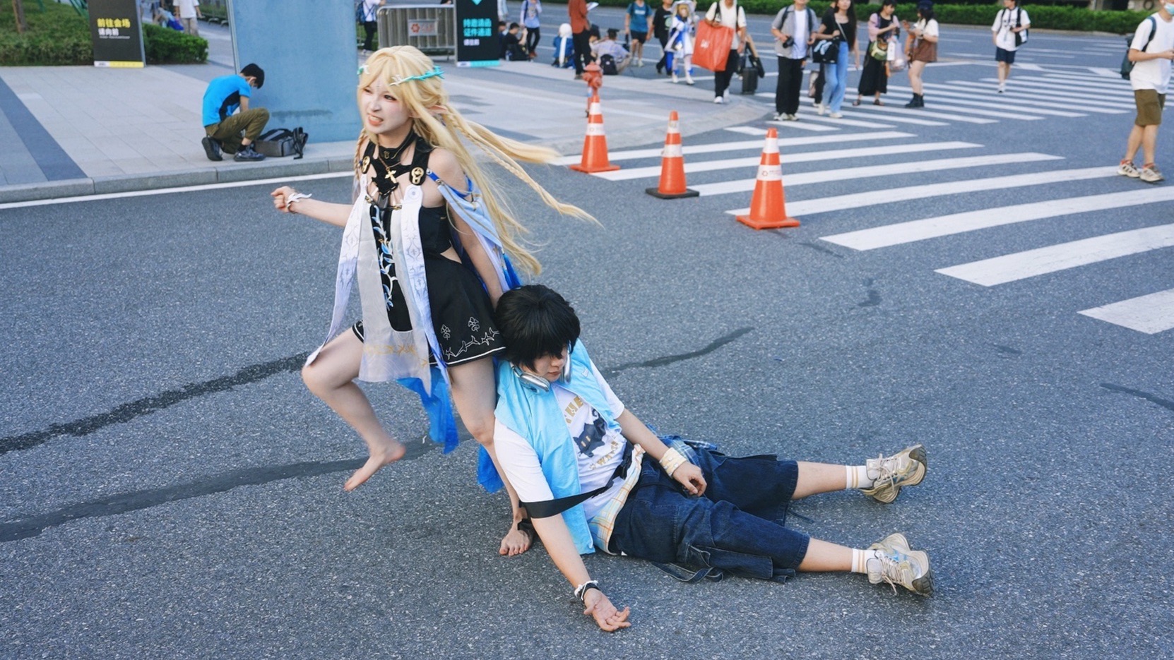 妹妹说在漫展丢死人了！！