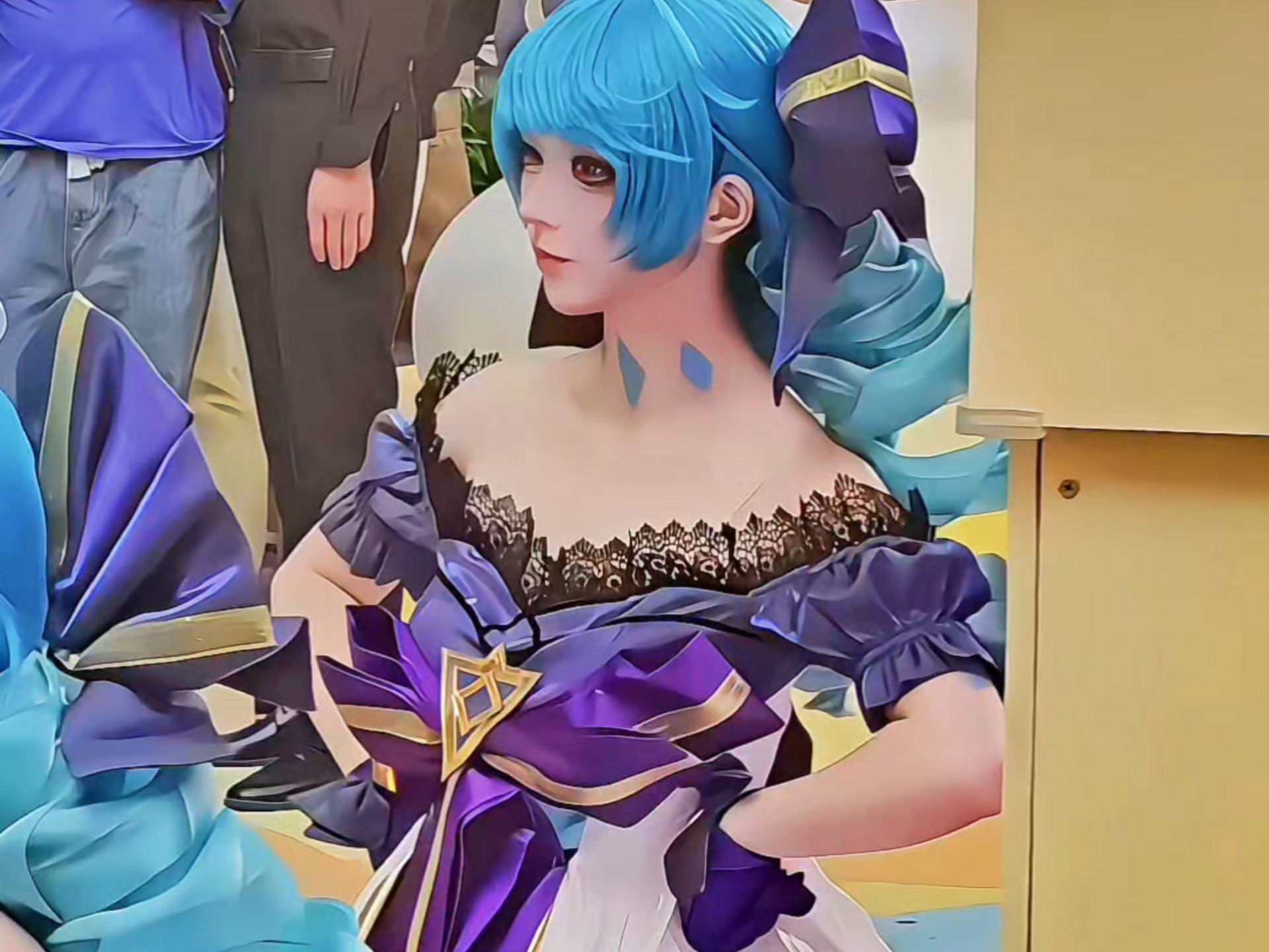 这个格温好像知道自己很可爱