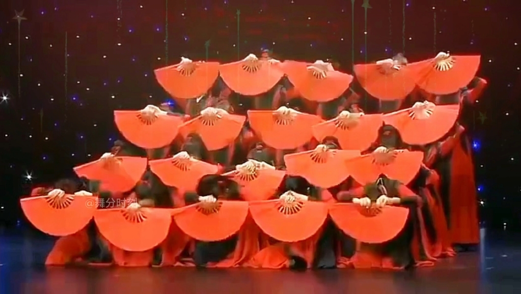 盛世中华，舞出好少年。