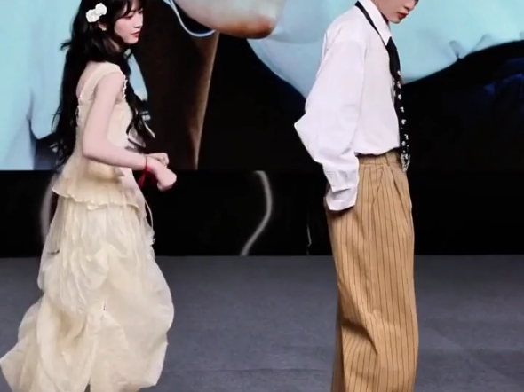 不栖尔遇一起跳《喊出我的名字》