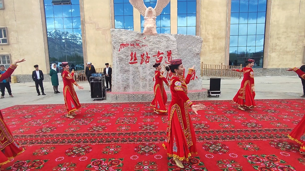 2023年5月塔县看到美美的新疆舞