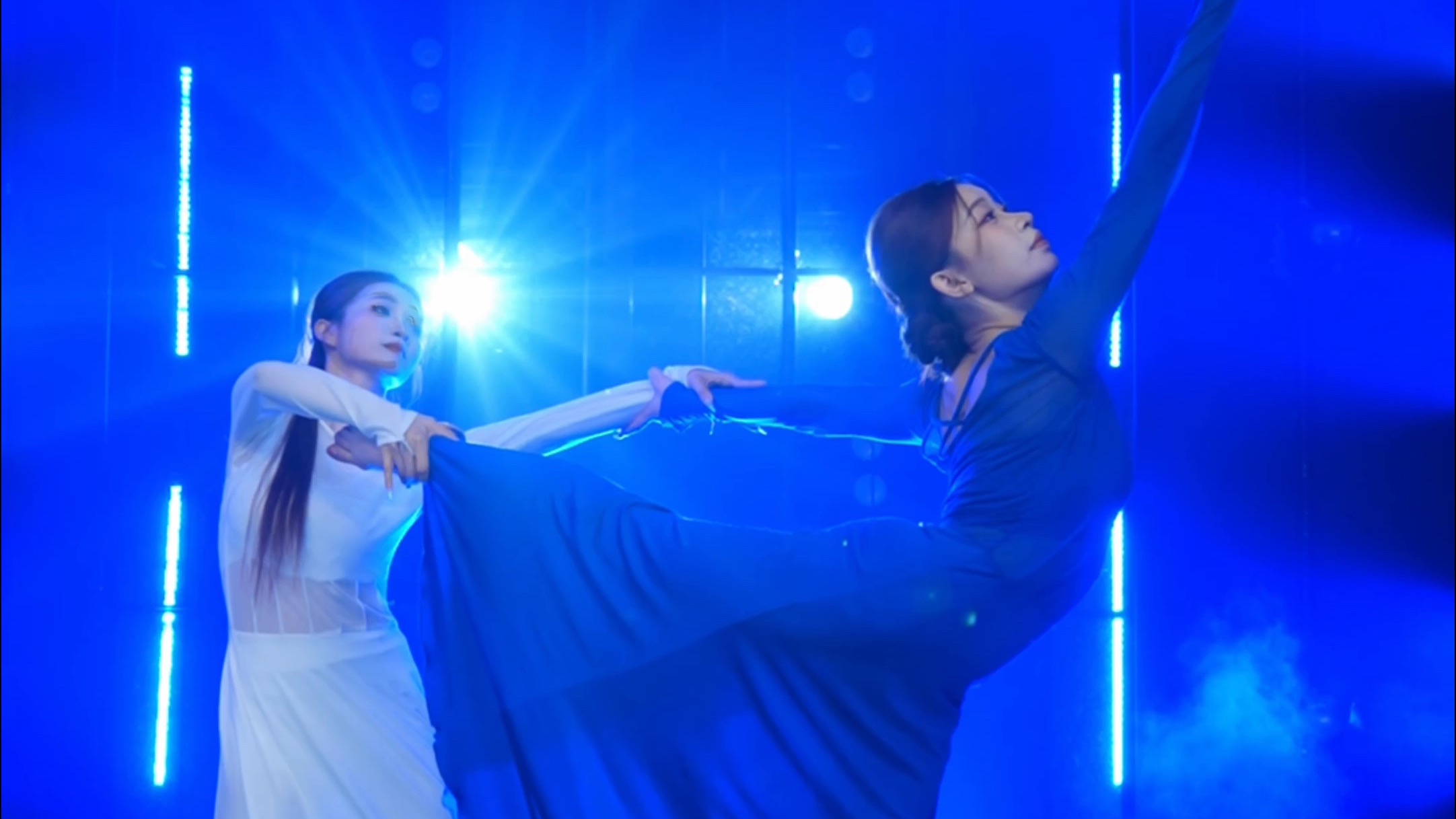 双人现代舞《转身即心痛》与你共赴一场关于遗憾的、疼痛的、