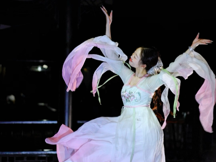 今日份小甜舞已送达~请查收t#山有木兮木有枝舞蹈挑战 #浅跳