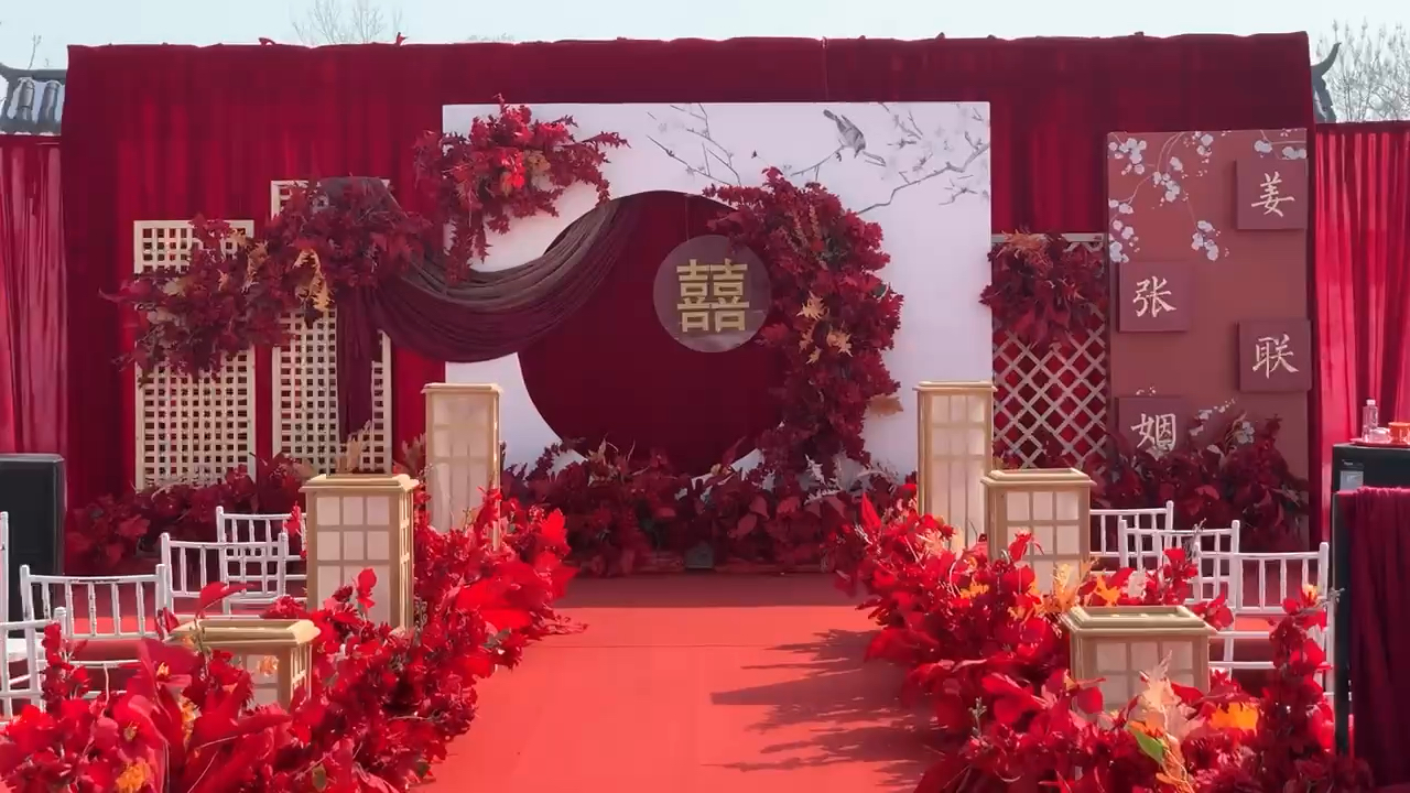 户外红色婚礼