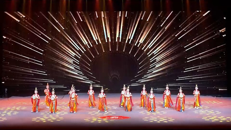 19舞蹈《上铃鼓》