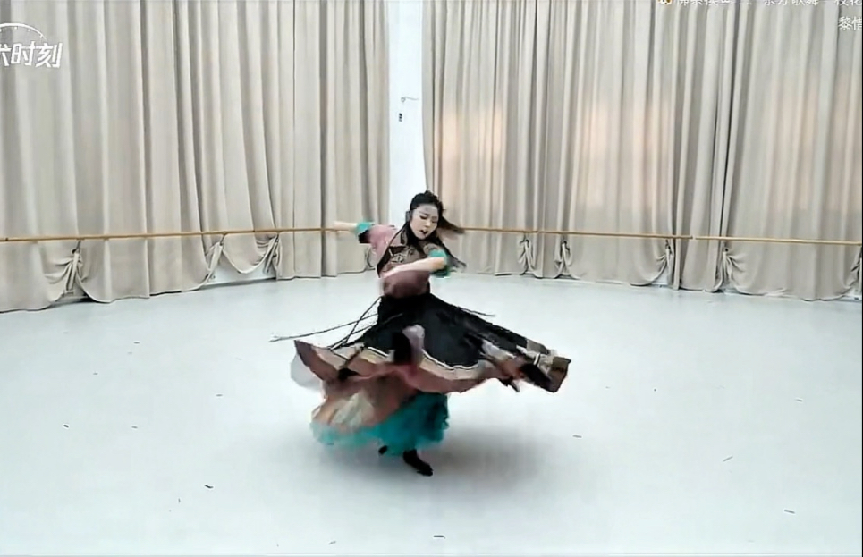 藏族舞《寻》直播版，编导：胡岩，作曲：孙殿东，表演：唐馨竹。