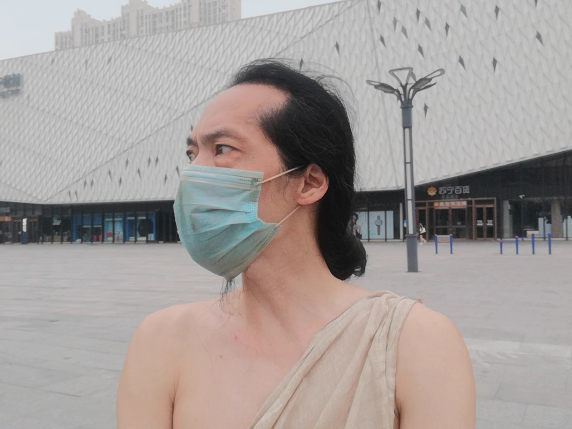 舞前准备：广场与灯