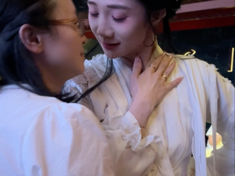 喆喆一袭白衣好杀我啊！！！