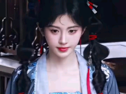 网友们，你们看，真的是命好苦的小鞠（鞠婧祎）。