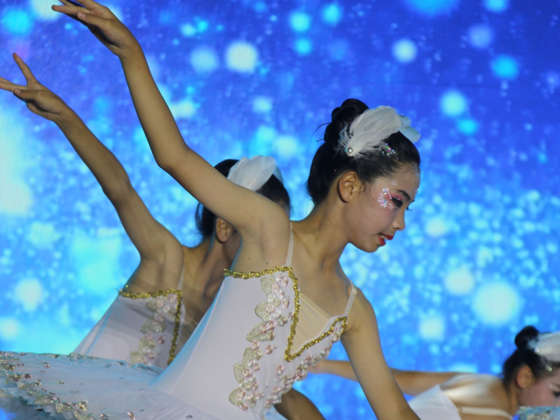 花开盛夏，心扬舞蹈，青春市集。