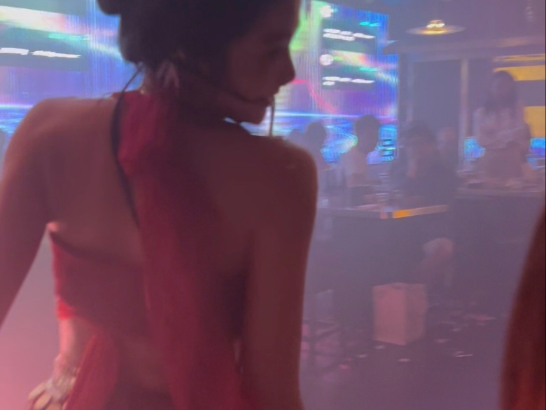 这个灯光真的耽误了喆喆的美……