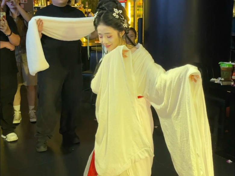 好听的话不当真，难听的话也别走心，你就做你自己，我们一直在你身