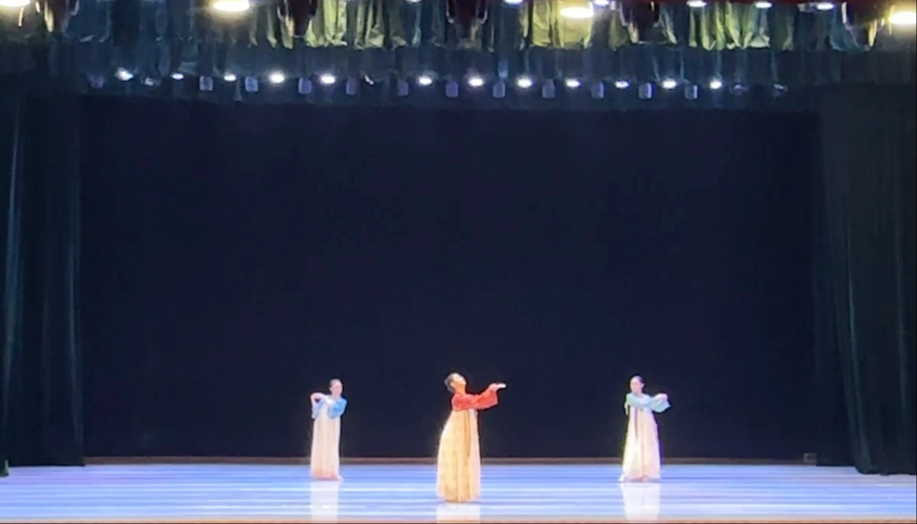 三只“顾涌”小唐俑