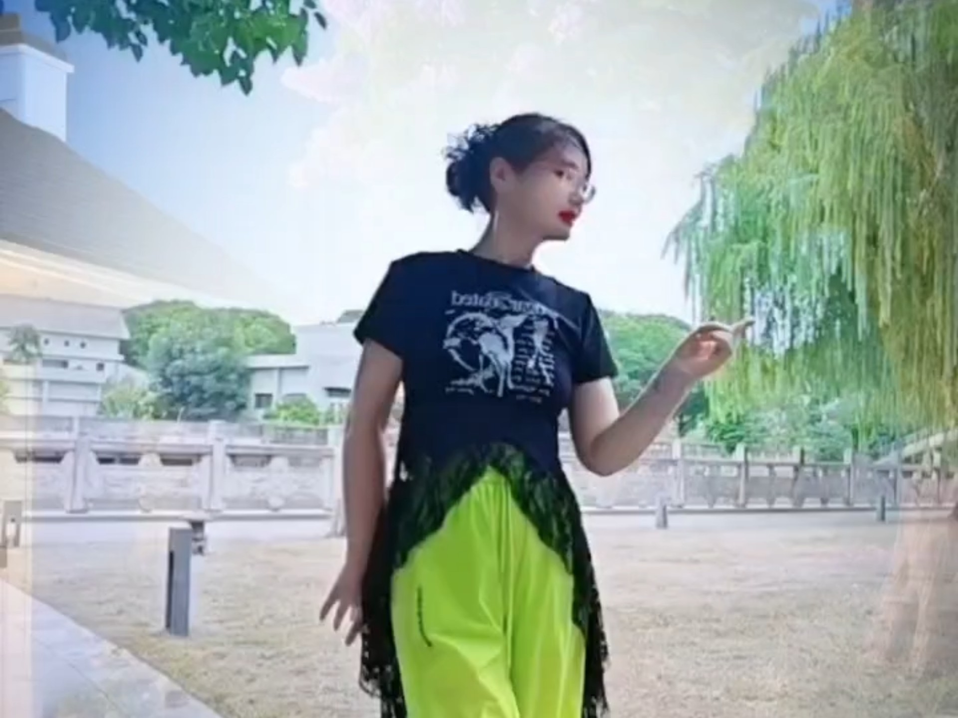 热门小舞蹈“大眼睛”