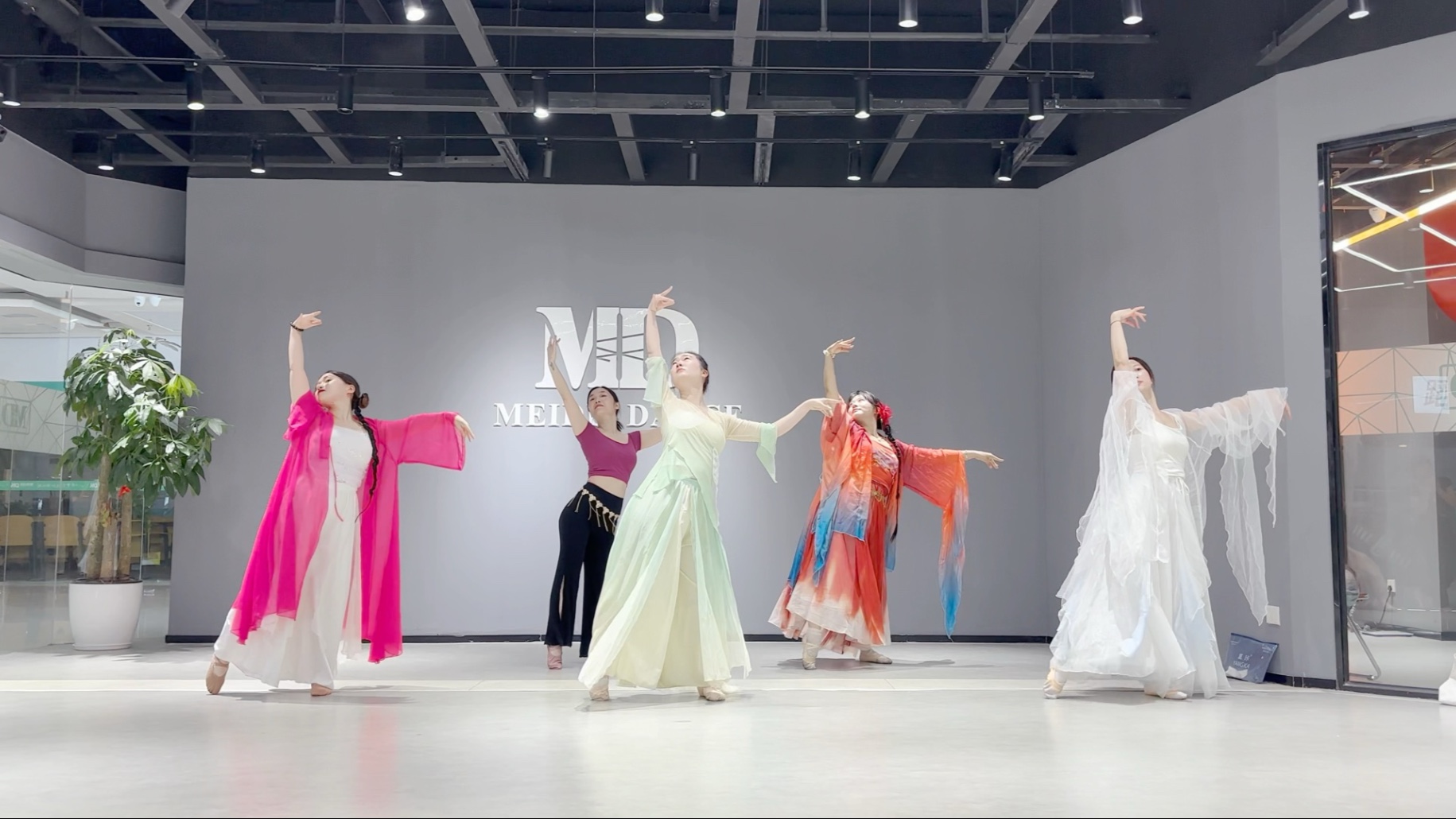 花蛊中国舞舞蹈｜真的好喜欢这件粉外批｜我就是最美的花妖