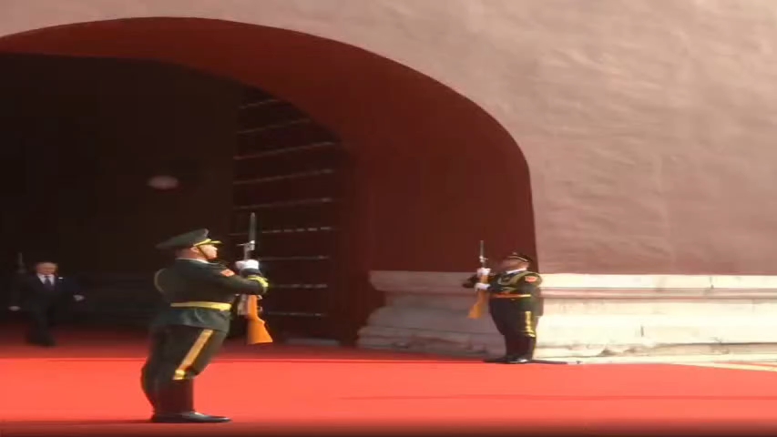 比例正确，人物正确，画质正确，…嗯？