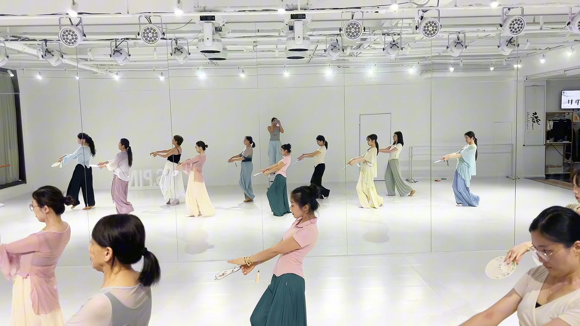 『SPINK』“心中有山水 何处不远方”#半壶纱#燕子编舞#原创