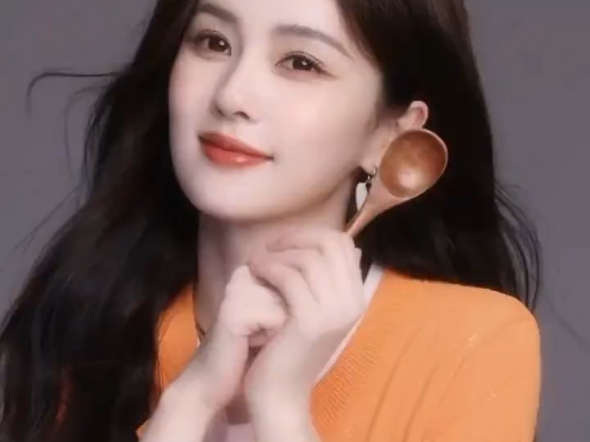 糟糕！打翻了橘子味汽水。#白鹿