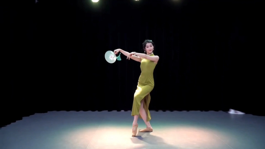 古典团扇旗袍舞《此去半生》舞蹈片段展示示范