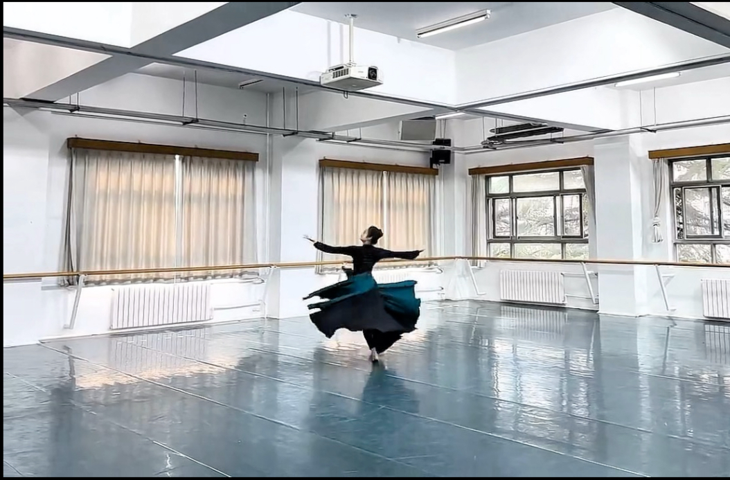 蒙族舞剧目《驼铃远去》教室版，编导：道日娜，作曲：杨猛，表演：张馨心