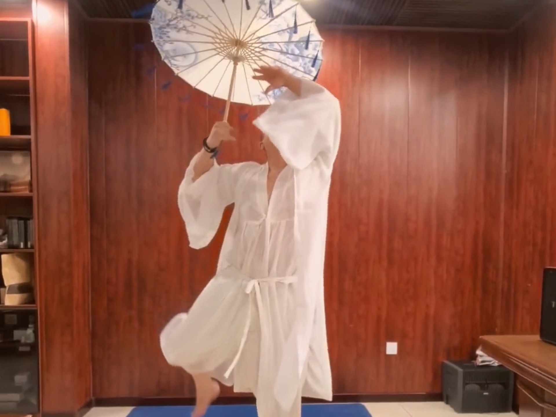 叔这半壶纱雨伞舞如何