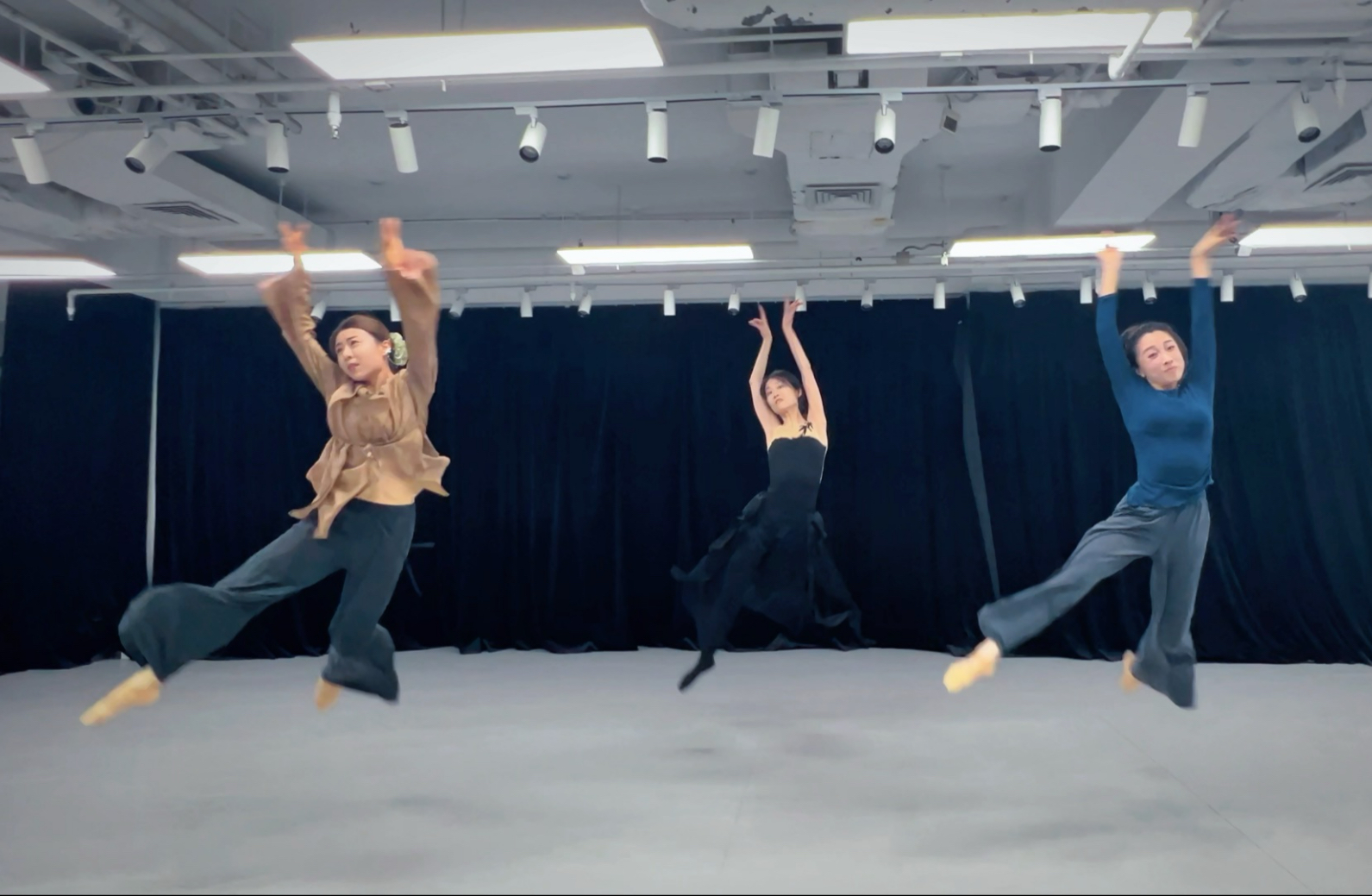 天若有情…我们也跳不齐哈哈哈