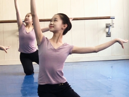 北音舞倩倩老师舞蹈课堂随拍，傣族舞蹈手位体态训练