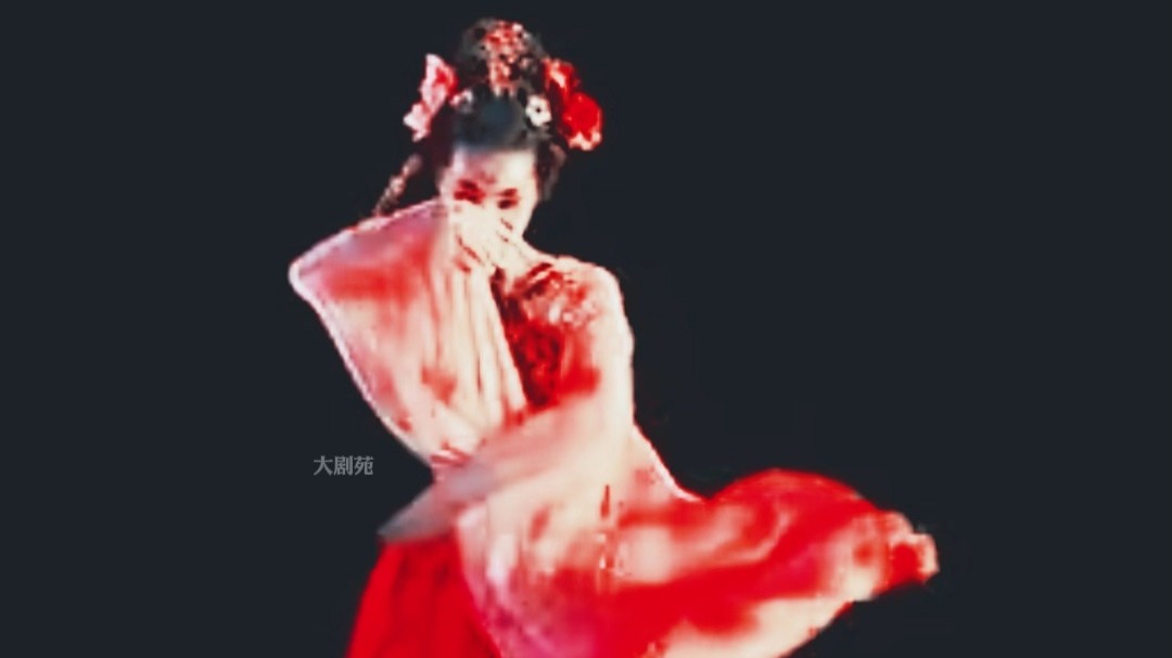 终于懂了那句“云想衣裳花想容”