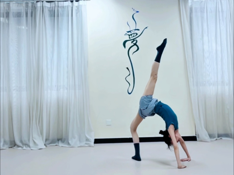 事实证明有的技巧摔也摔不出来 必须“脚踏实地”(￣∇￣)