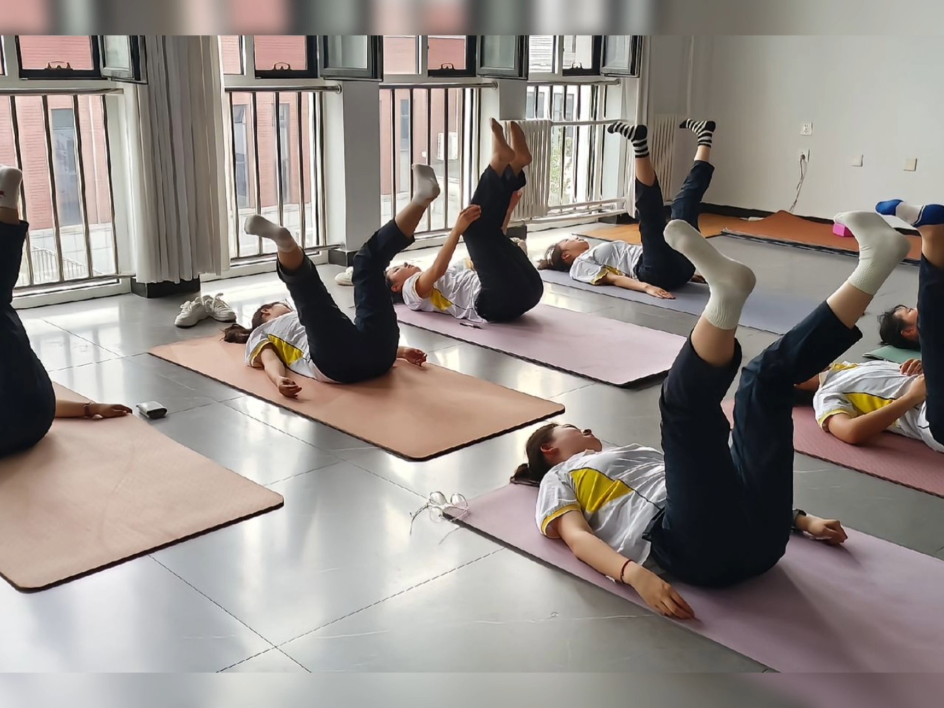 高中生练习瑜伽3