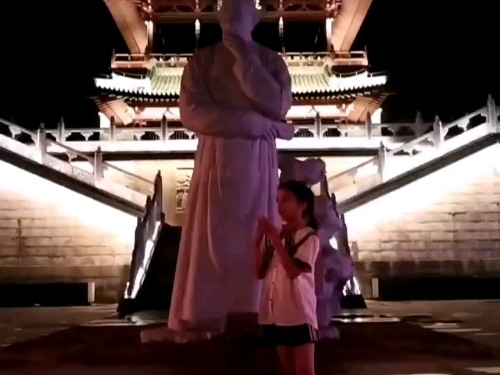 夜游九江琵琶亭，顺手来一段月下独舞。