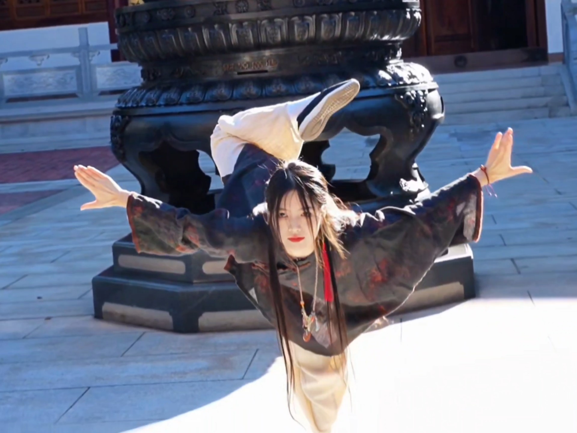 来一套增强平衡力和内劲的太极拳