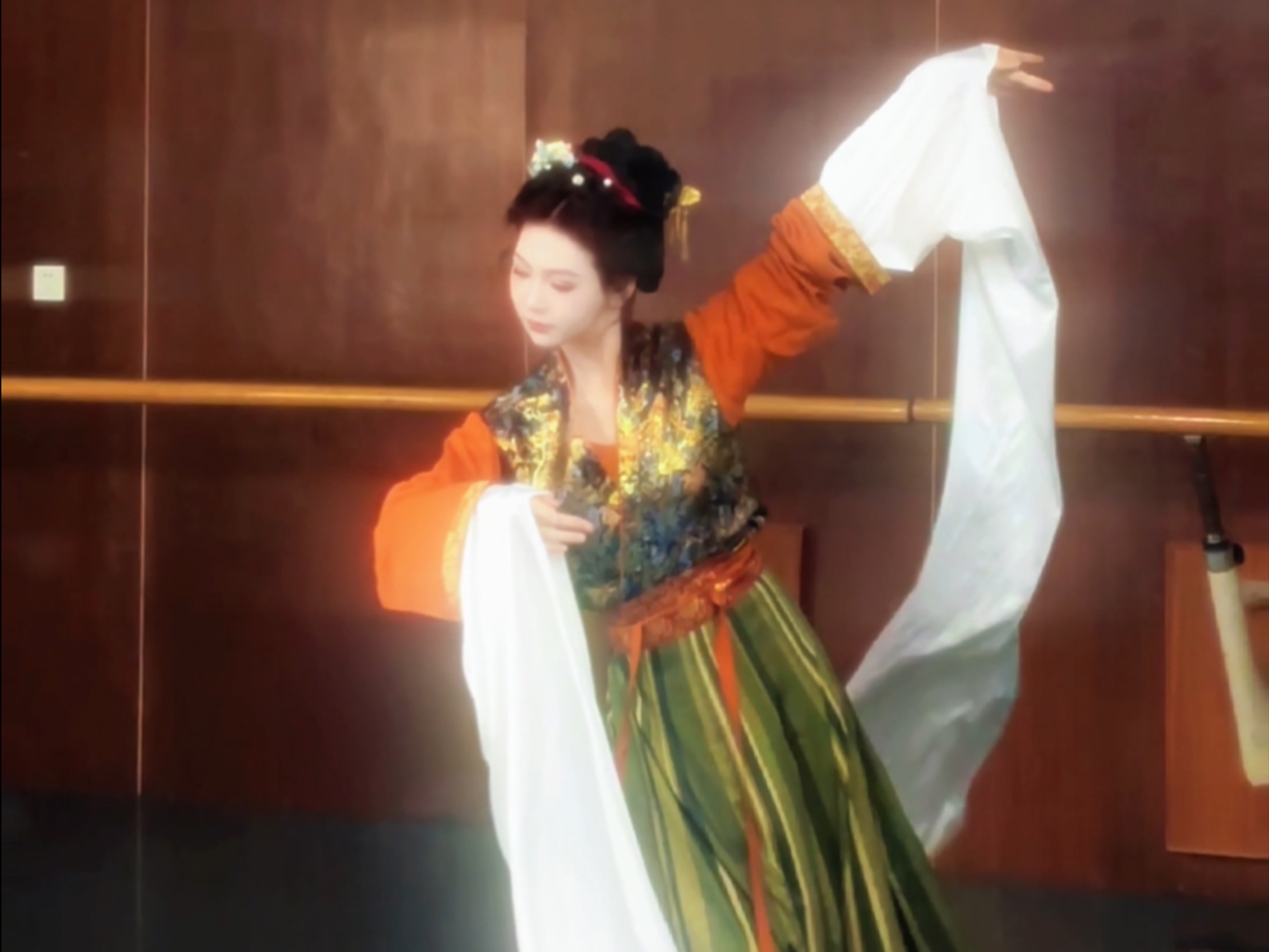 “飞光飞光 劝尔一杯酒”