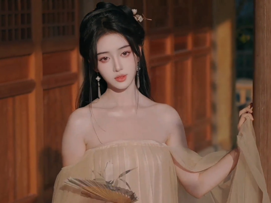 “恐有街头胭脂色 柳絮沾白雪沾红”