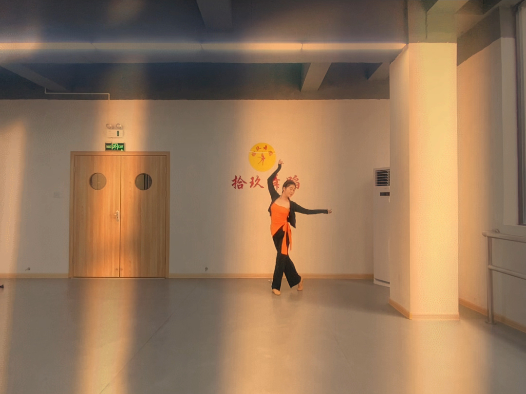 握不住风，那就成为风；追不上光，那就成为光#轻舞#加油努力的人啊