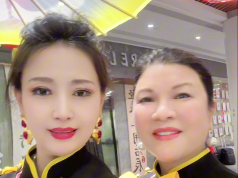 #缱绻绕芳菲，执手赋新词