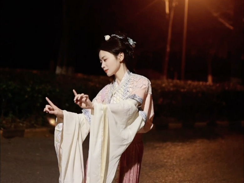 世间安得两全法，不负如来不负卿～女儿国