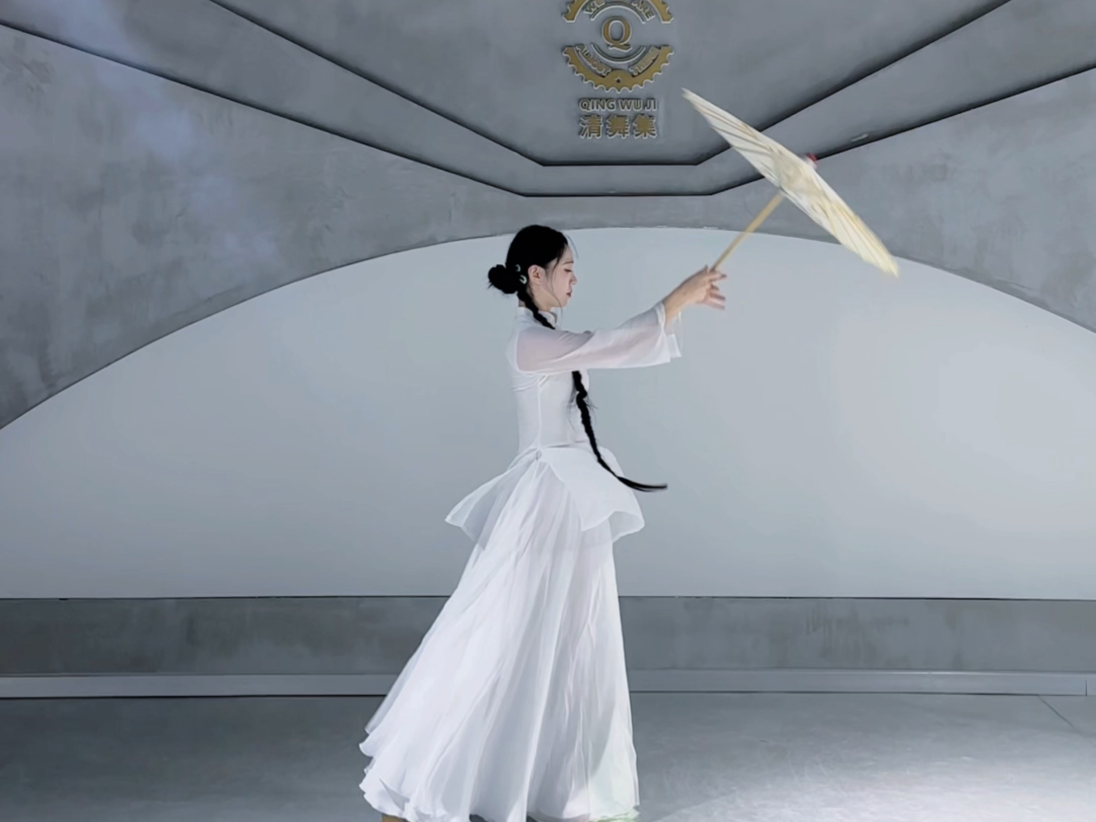 “天青色等烟雨…”