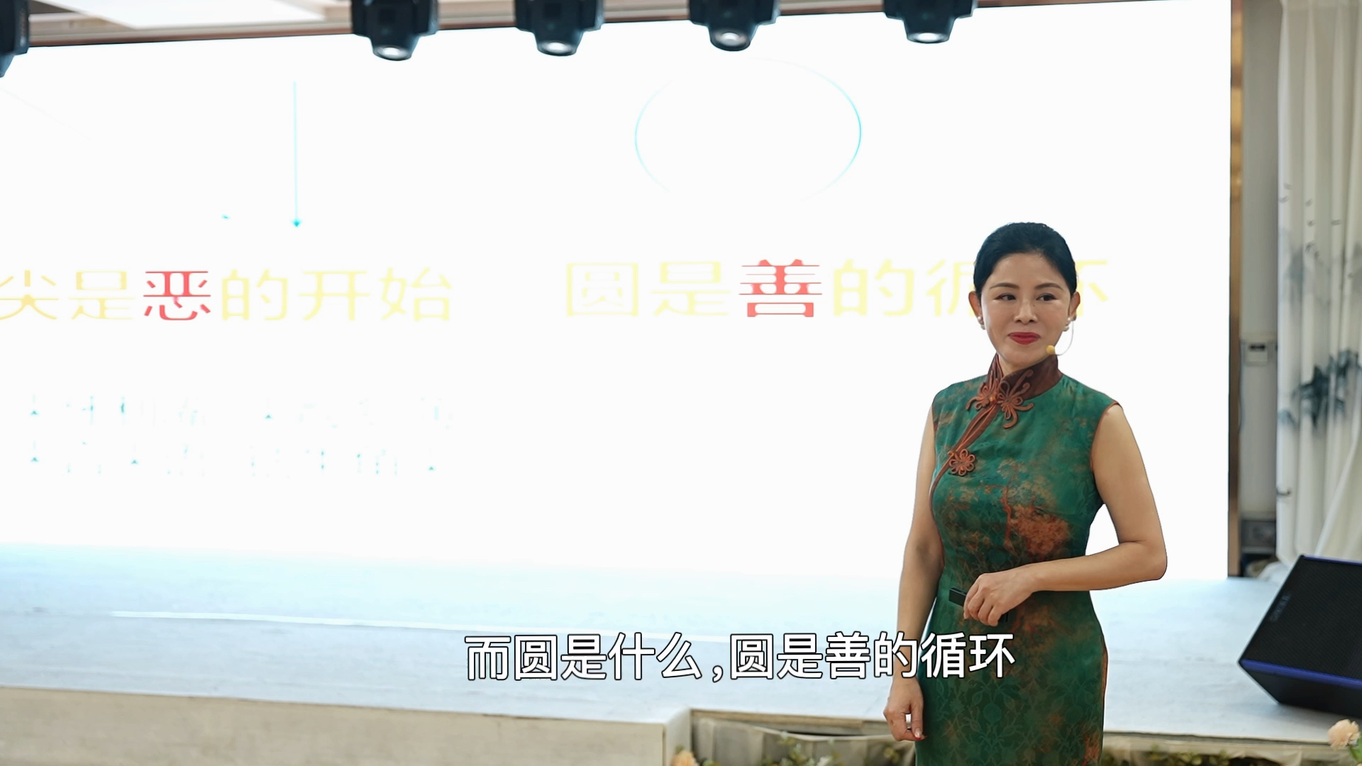 以衣载道 以袍修人