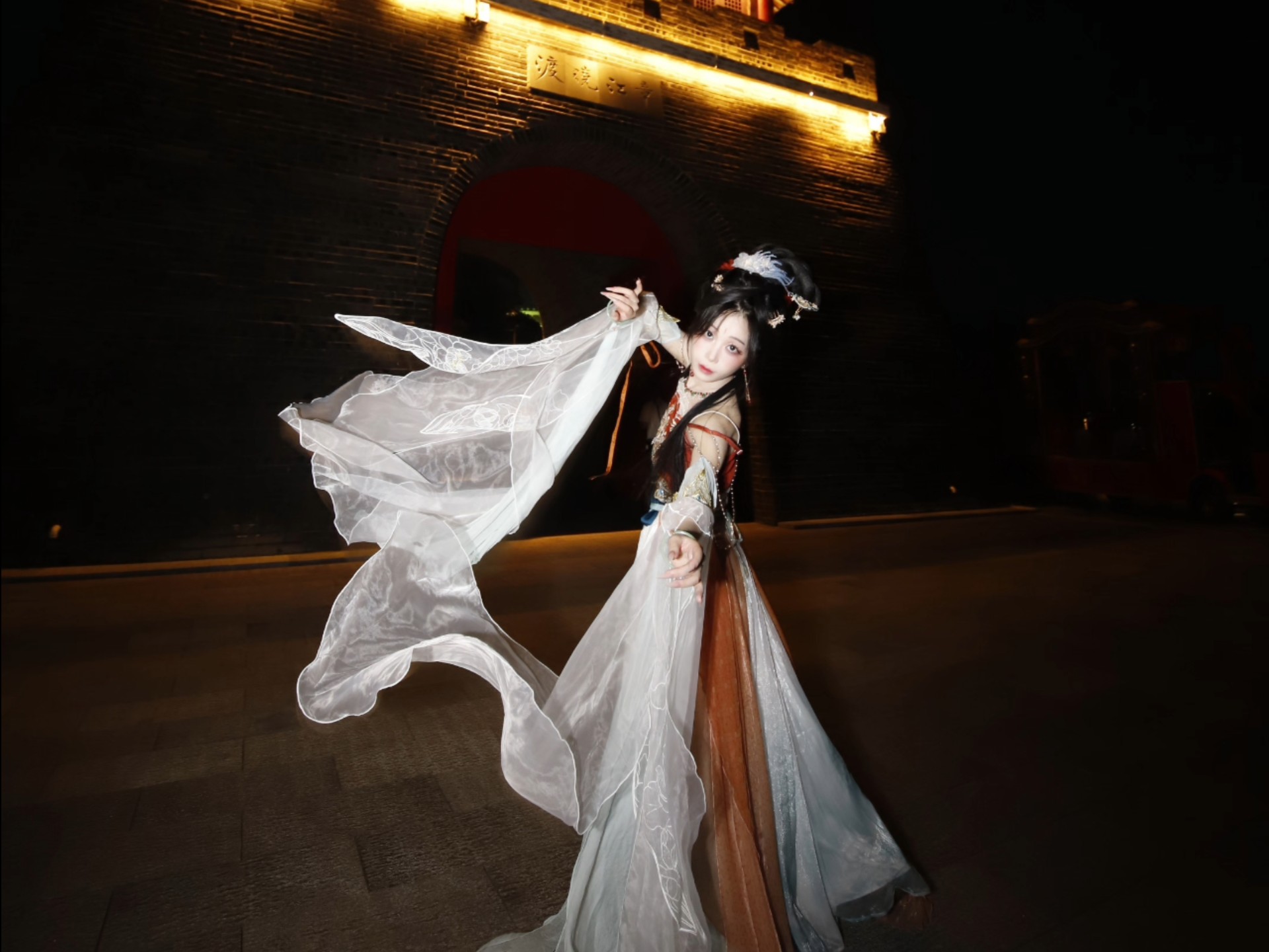 血尽染，万千华光钟声塑佛龛