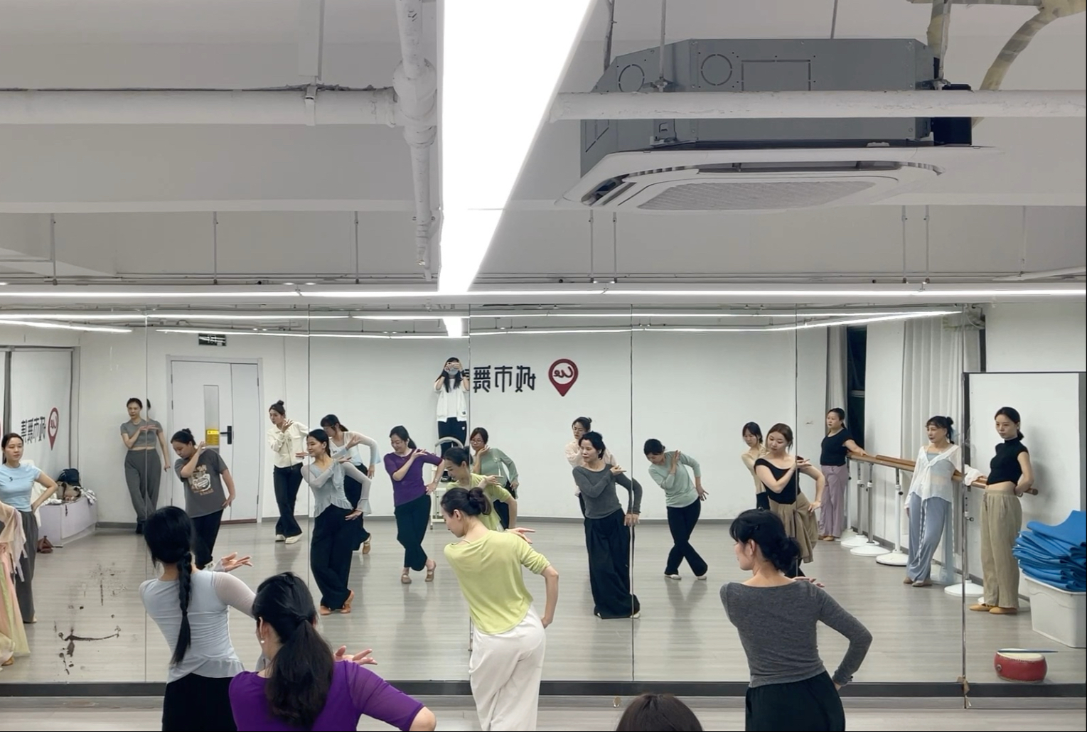 今日课堂，小舞段《迎花》