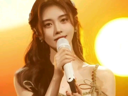 网友们，这应该就是鞠婧祎的白月光舞台了吧！！#鞠婧祎 #鞠婧祎冬