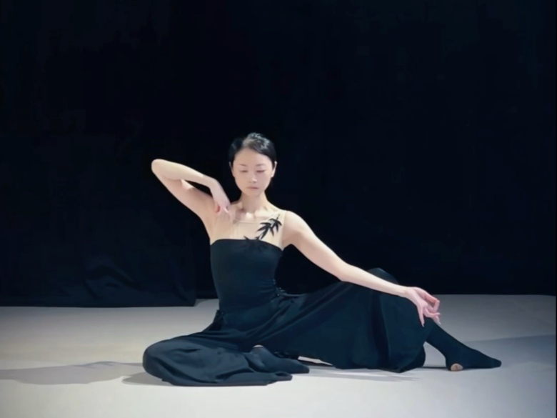 无人之地｜让孤寂的洞窟在肢体间挂起一场重生风暴