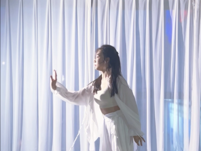 可是爱已成两刃的利剑，了解彼此最能一挥就见血……