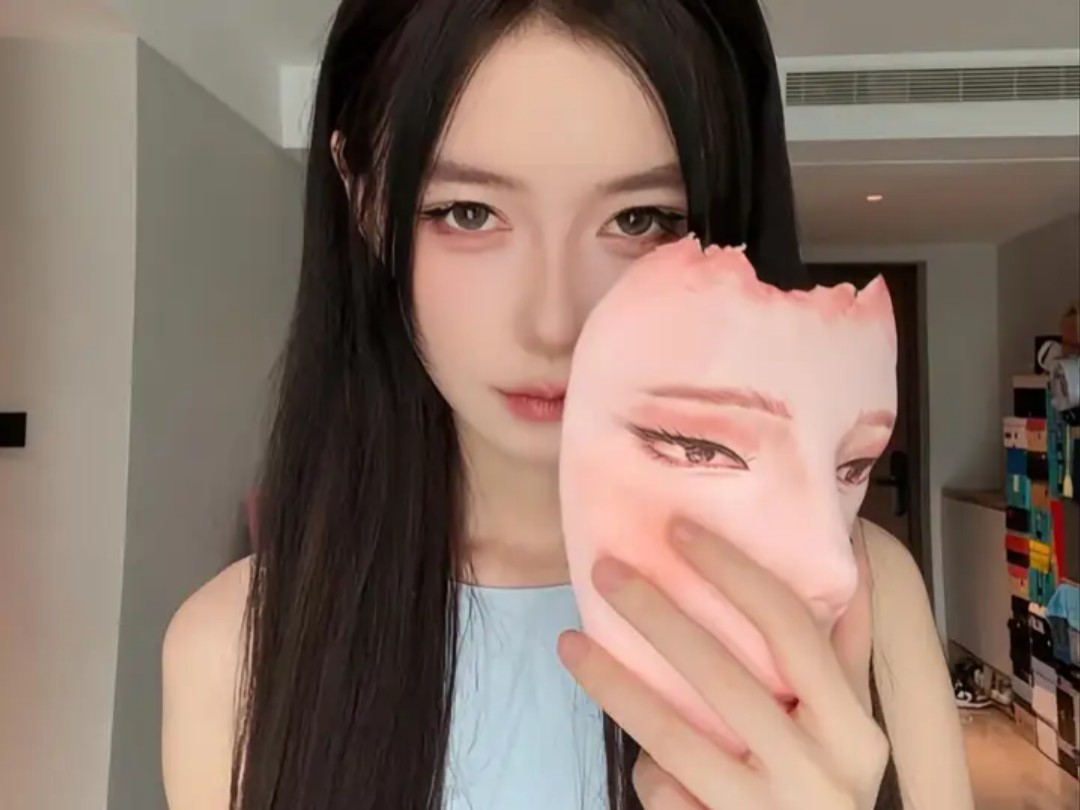 “ 新婚燕尔 君剜我心 换脸重生 复仇归来！”